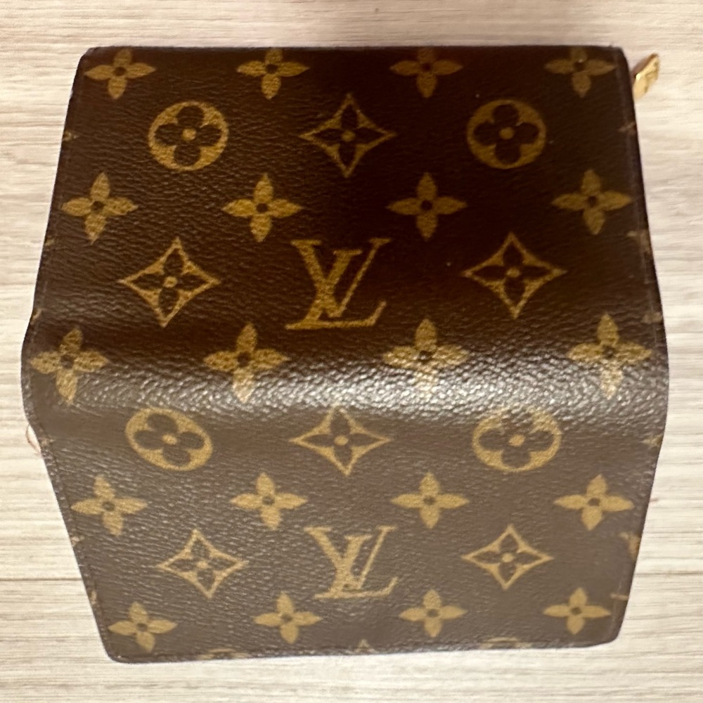 Louis Vuitton Monogram Wallet - Picture 6 of 10
